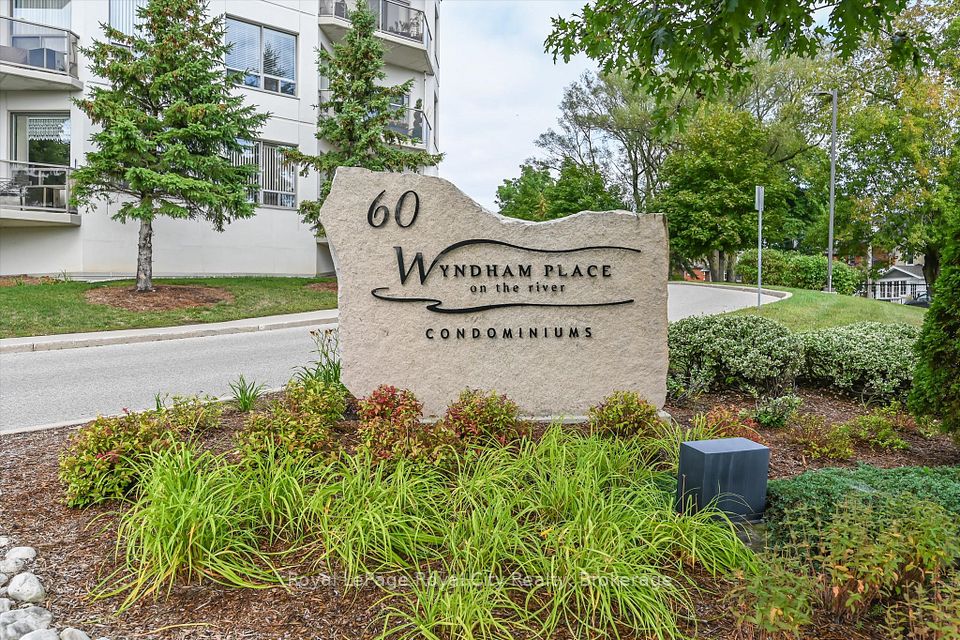 60 Wyndham