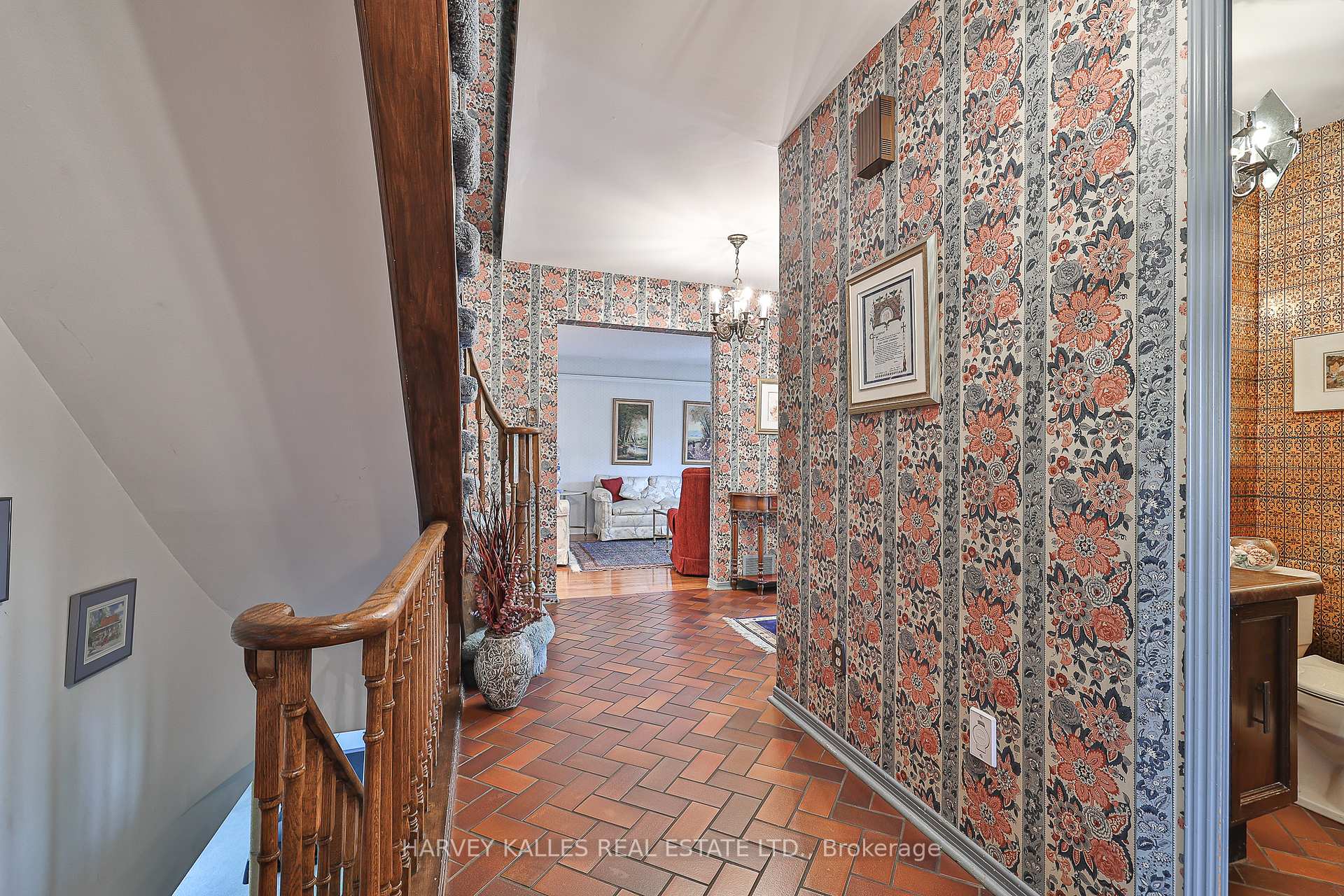 28 Waggoners Wells Lane