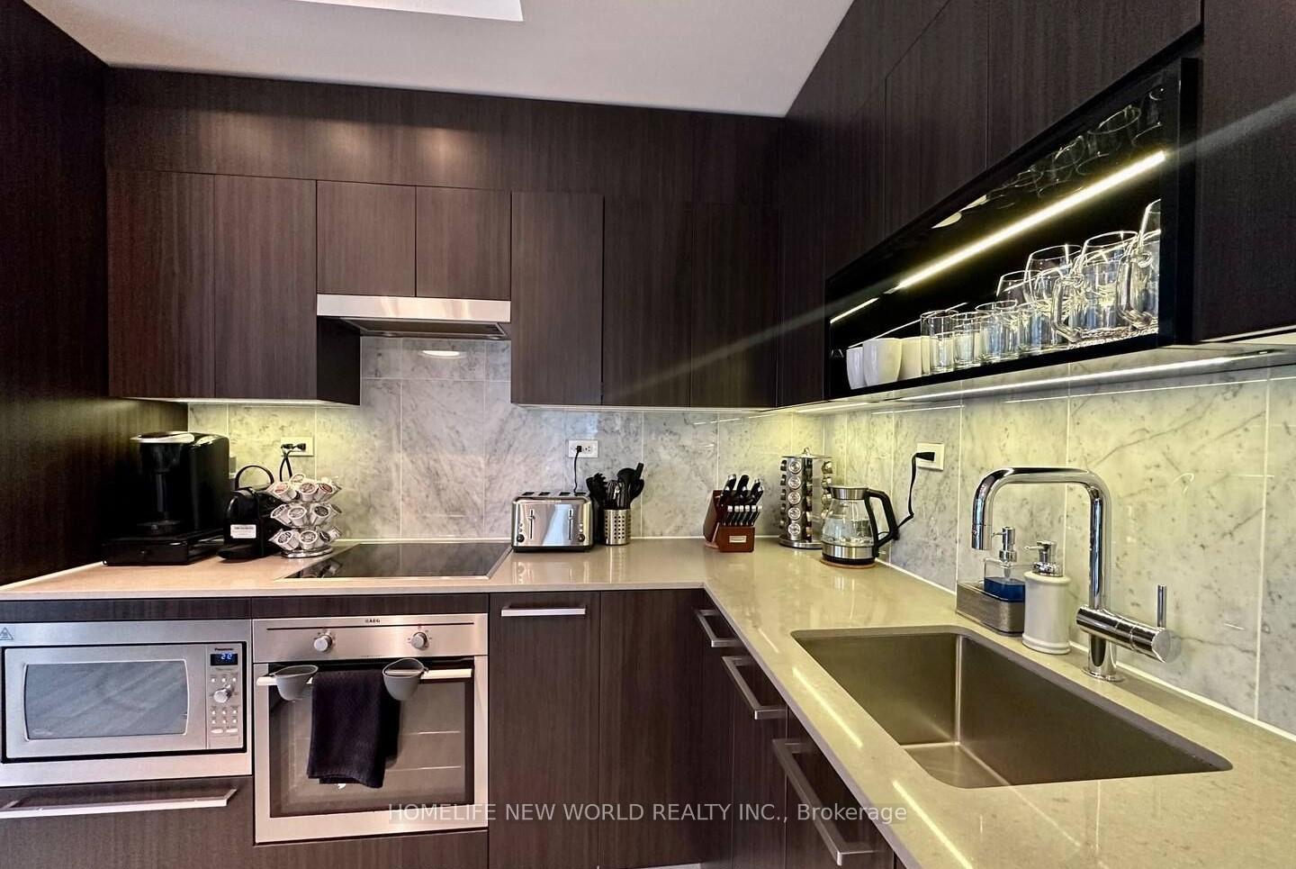 3 Bedrooms Condo at 90 Queens Wharf, Toronto For sale