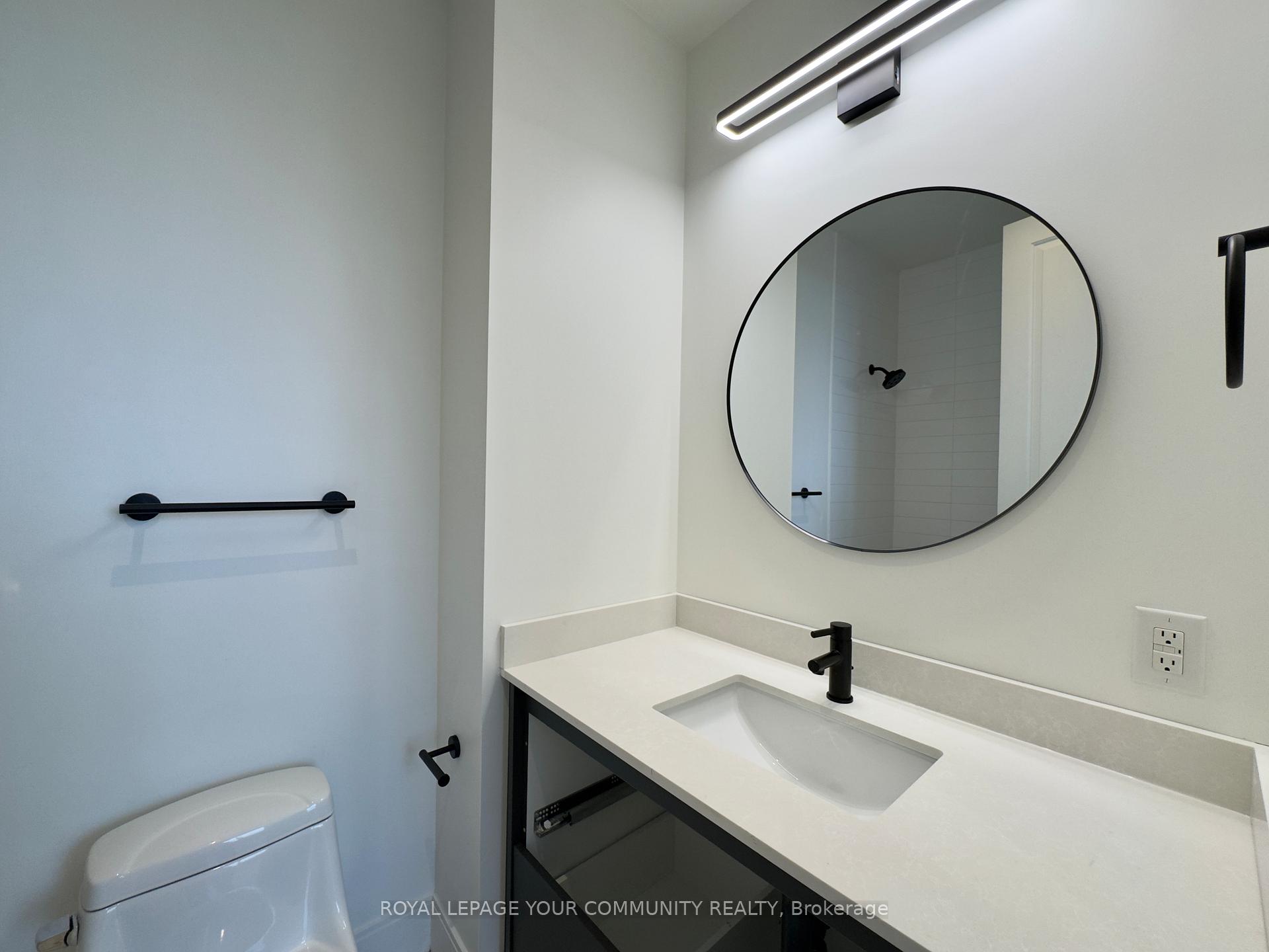 3 Bedrooms Condo at 21 Balmuto, Toronto For sale