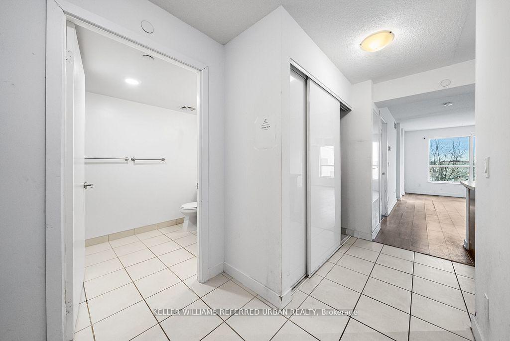 2 Bedrooms Condo at 8 Trent, Toronto For sale