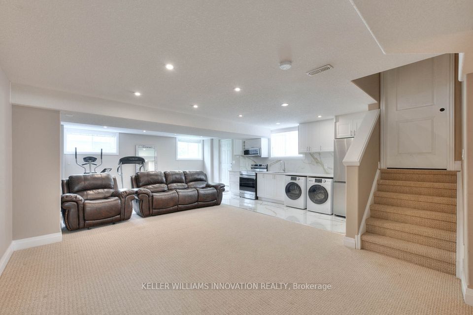 556 Netherwood Crescent