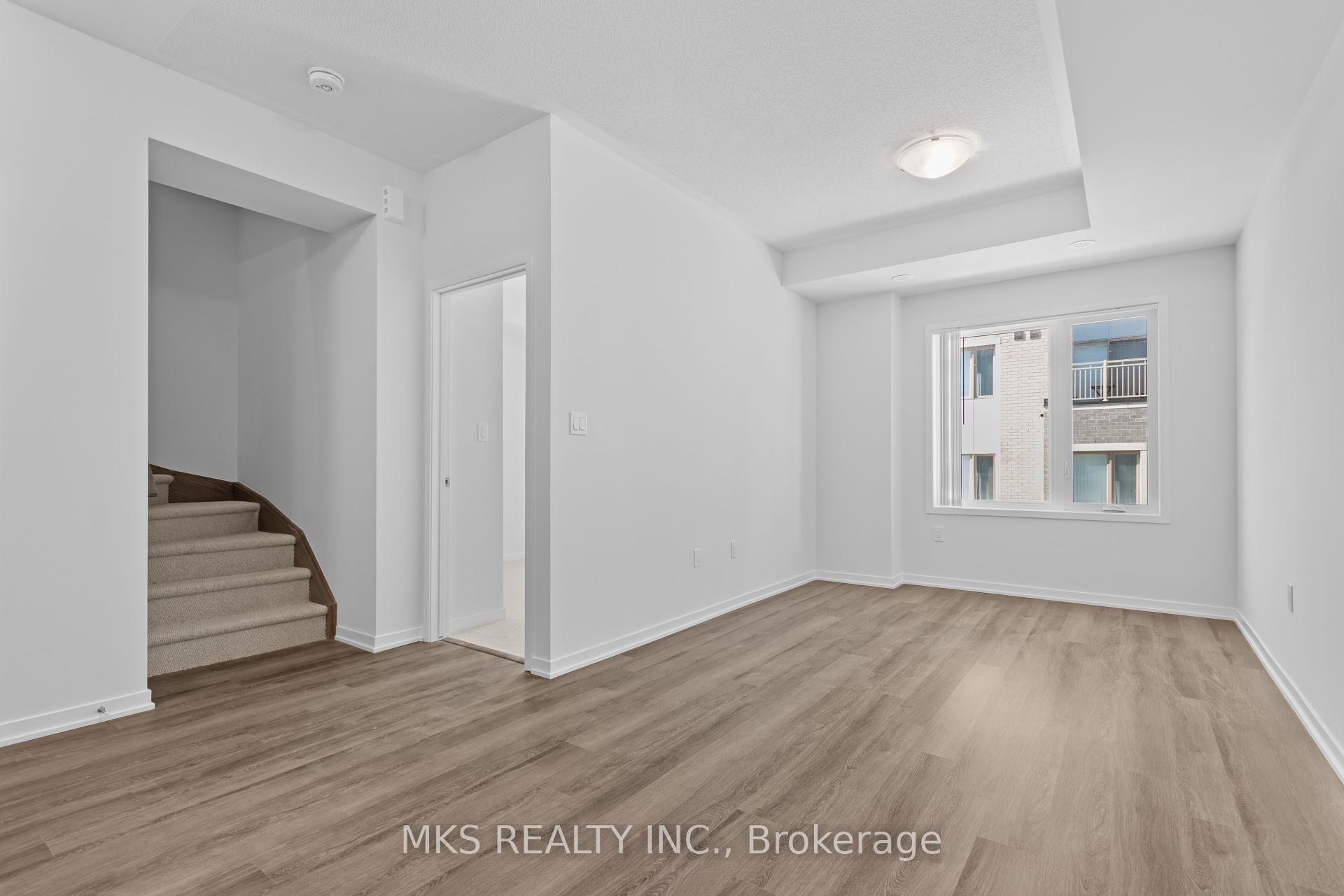 3 Bedrooms Condo at 121 Honeycrisp,  Vaughan For sale