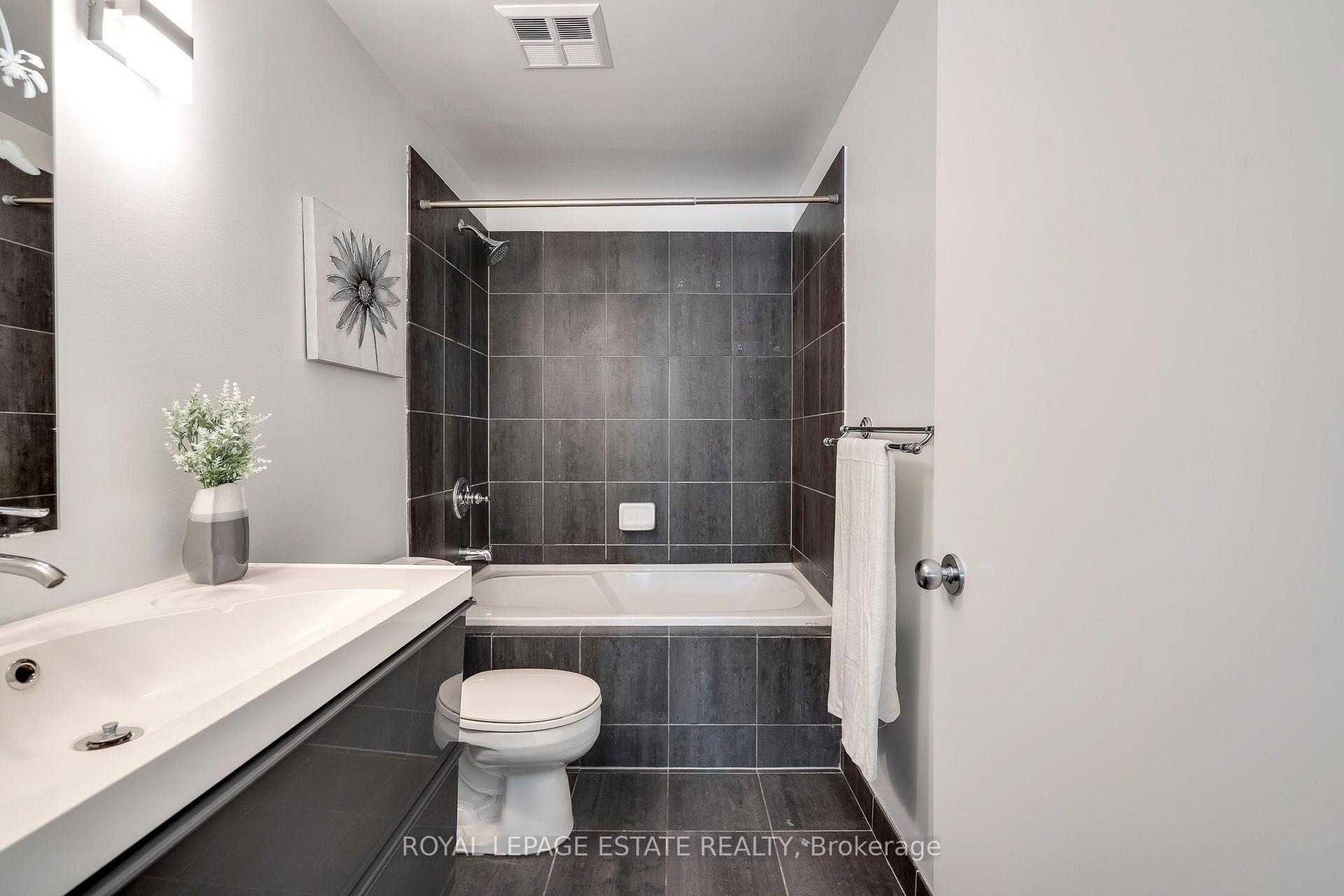 2 Bedrooms Condo at 168 King, Toronto For sale