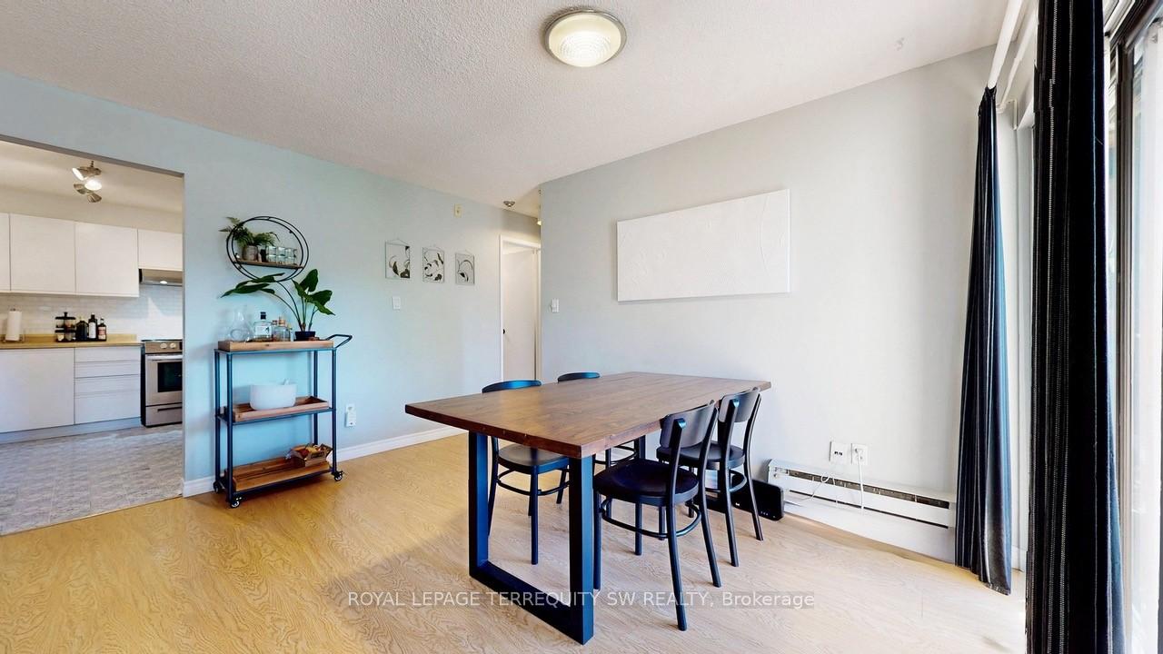 2 Bedrooms Condo at 3835 Lake Shore, Toronto For sale