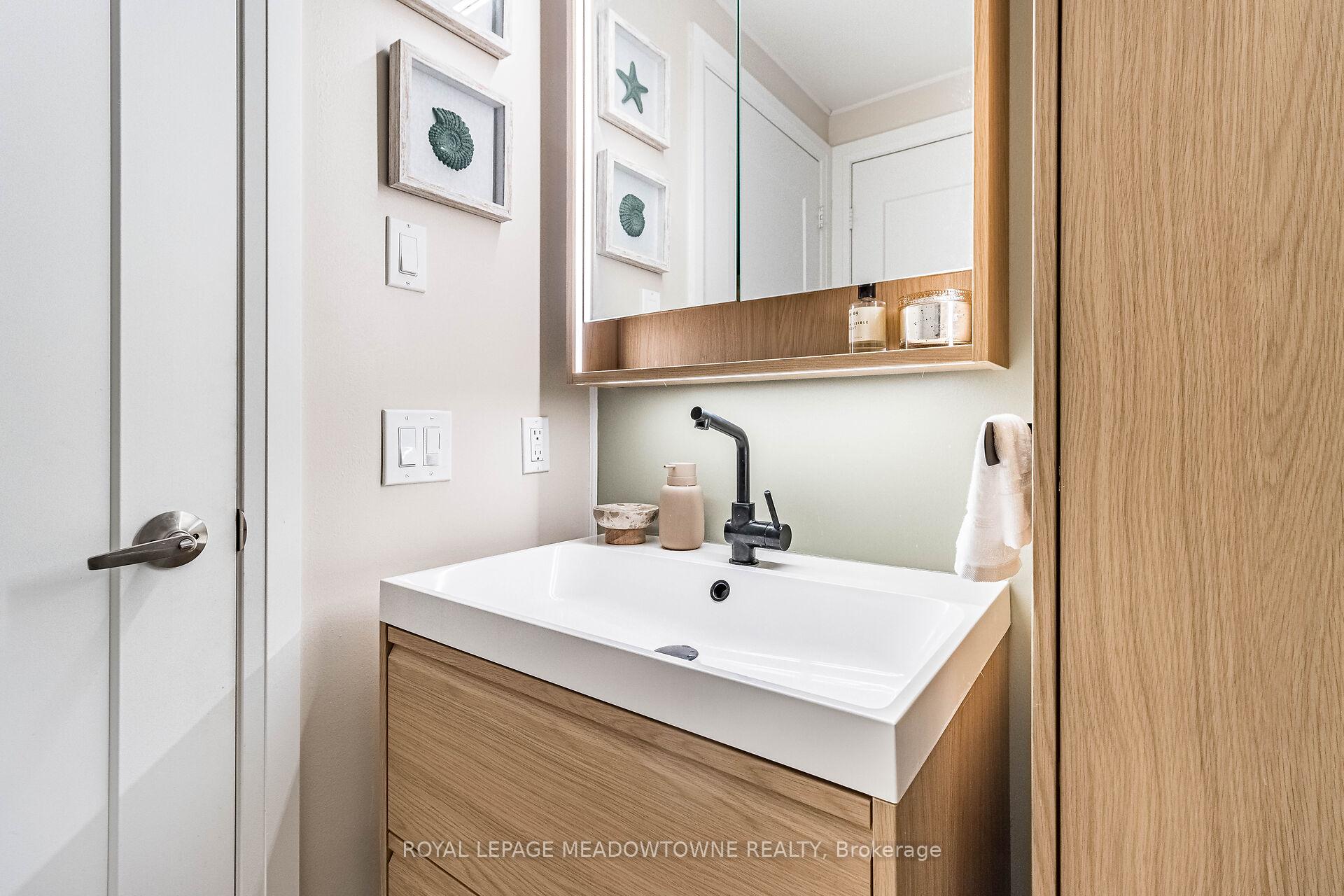 2 Bedrooms Condo at 110 Marine Parade, Toronto For sale