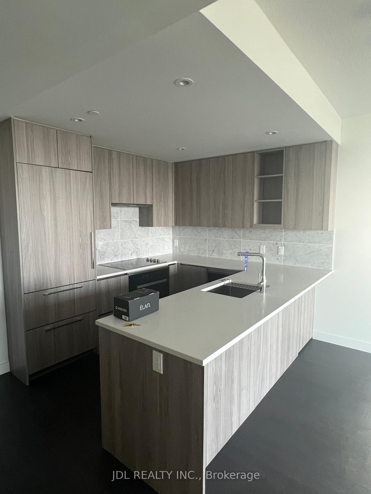 3 Bedrooms Condo at 95 Mcmahon,  Toronto For sale