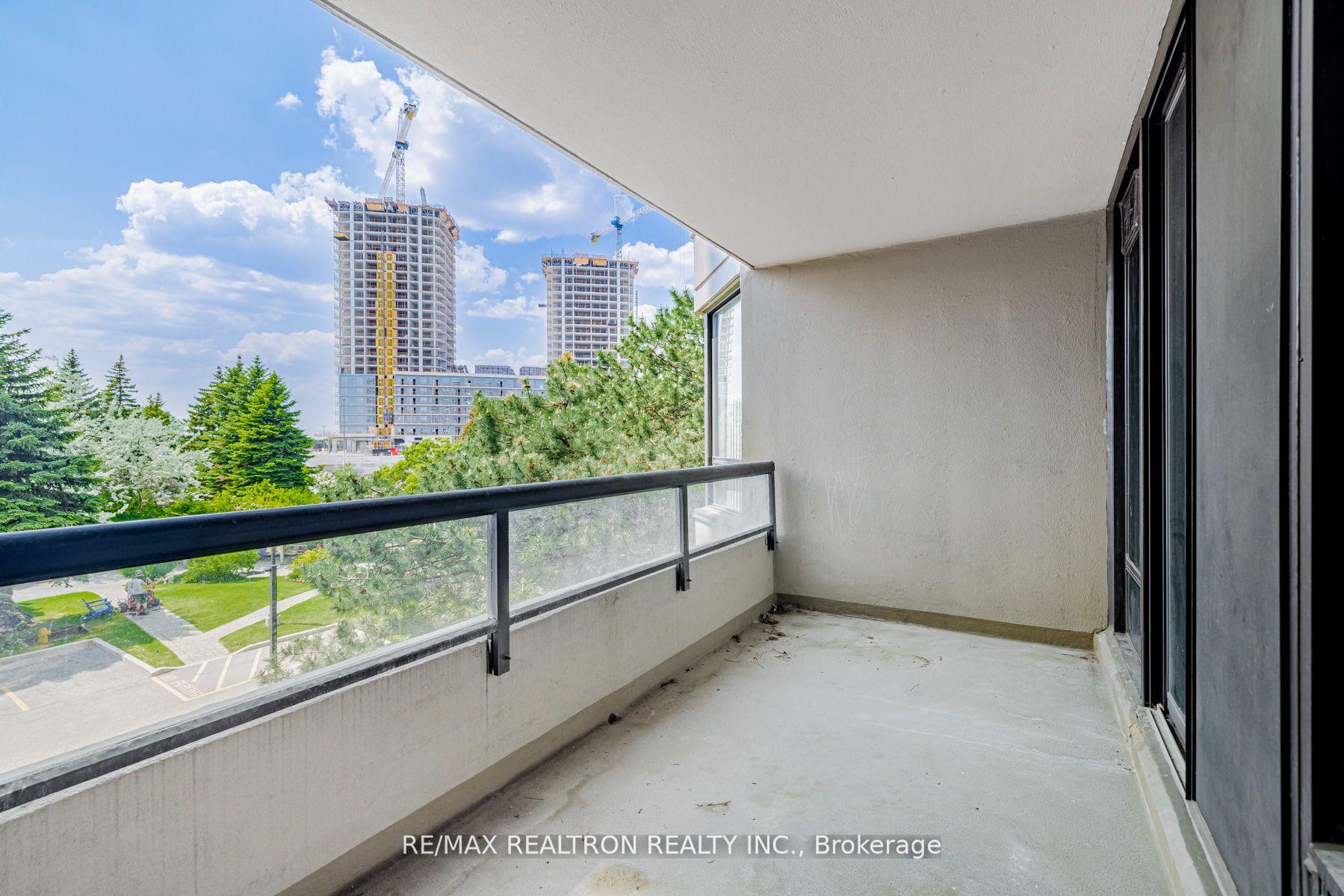 2 Bedrooms Condo at 7440 Bathurst,  Vaughan For sale