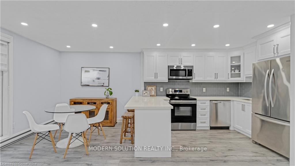 4 Bedrooms Condo at 1016 Falgarwood, Oakville For sale