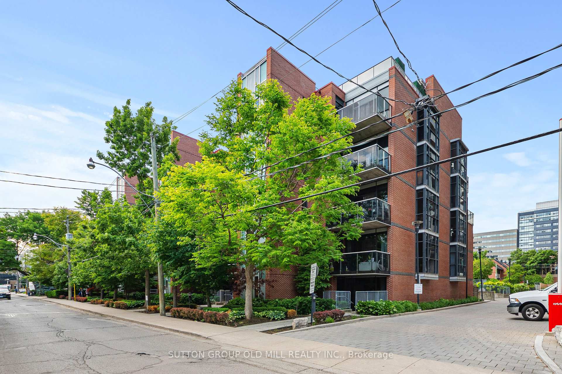 2 Bedrooms Condo at 62 Niagara, Toronto For sale