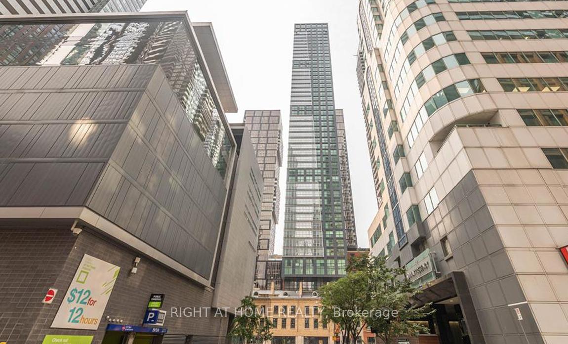 1 Bedroom Condo at 327 King, Toronto For sale