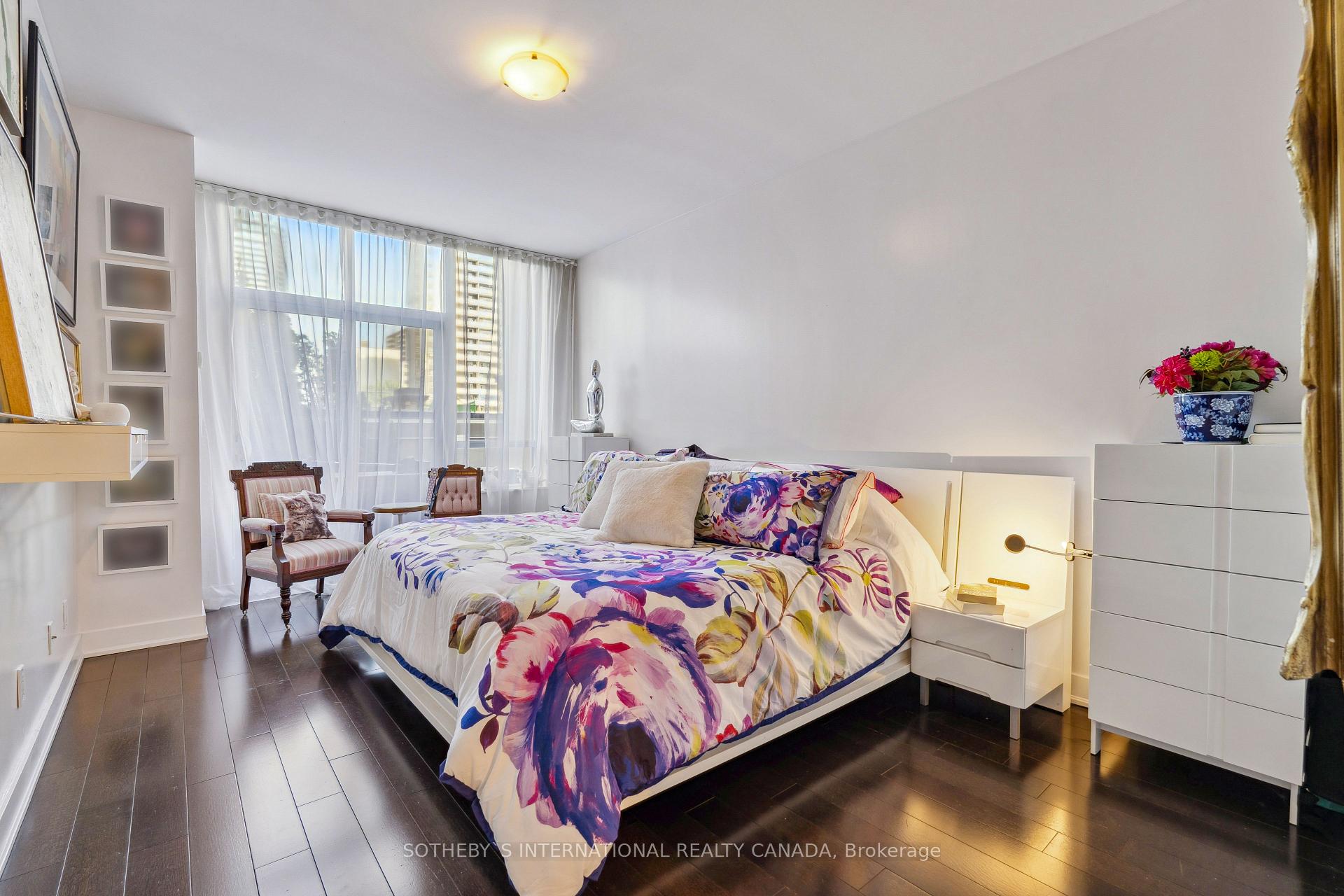 2 Bedrooms Condo at 28 Linden,  Toronto For sale