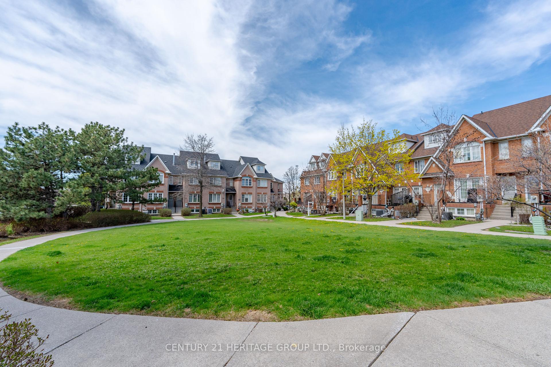 3 Bedrooms Condo at 124 Rory,  Toronto For sale
