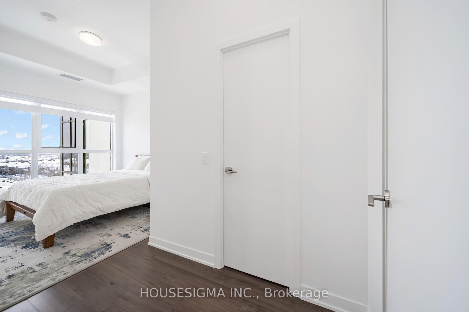 3 Bedrooms Condo at 405 Dundas, Oakville For sale