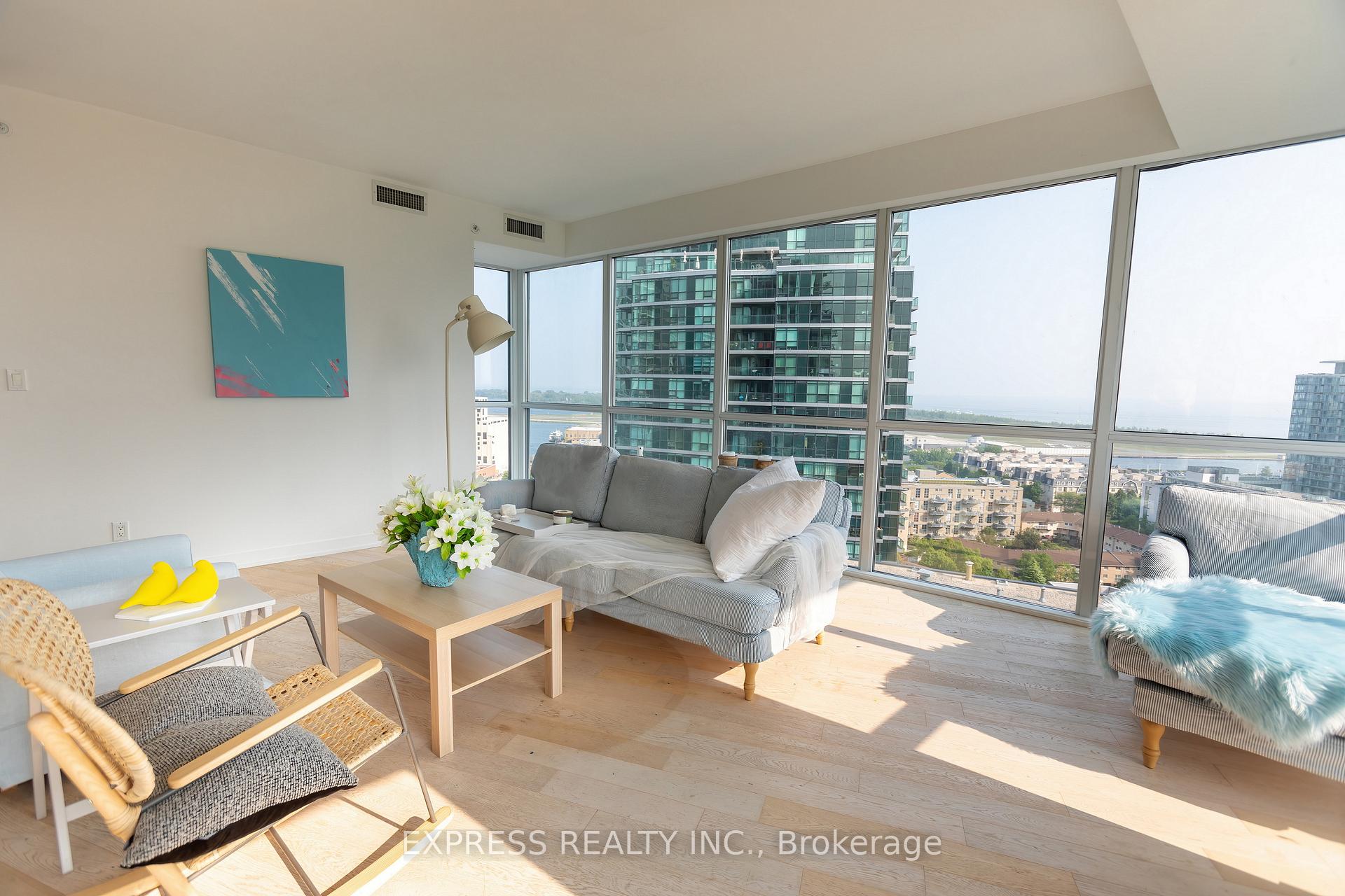 2 Bedrooms Condo at 20 Bruyeres, Toronto For sale