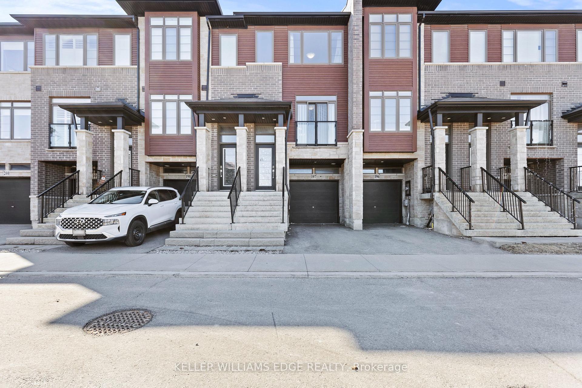 3 Bedrooms Condo at 30 Time Square, Hamilton For sale