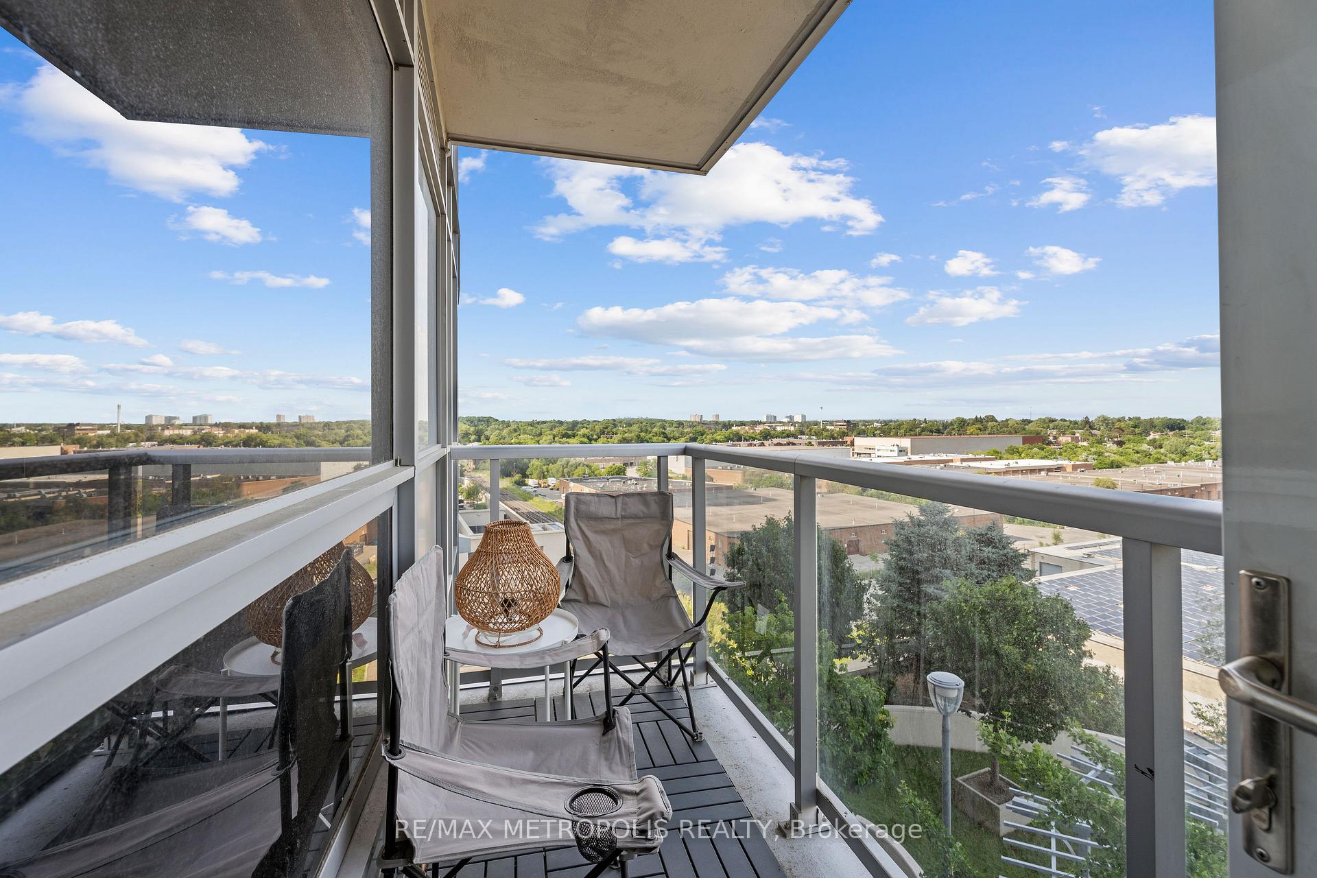 1 Bedroom Condo at 135 Village Green, Toronto For sale