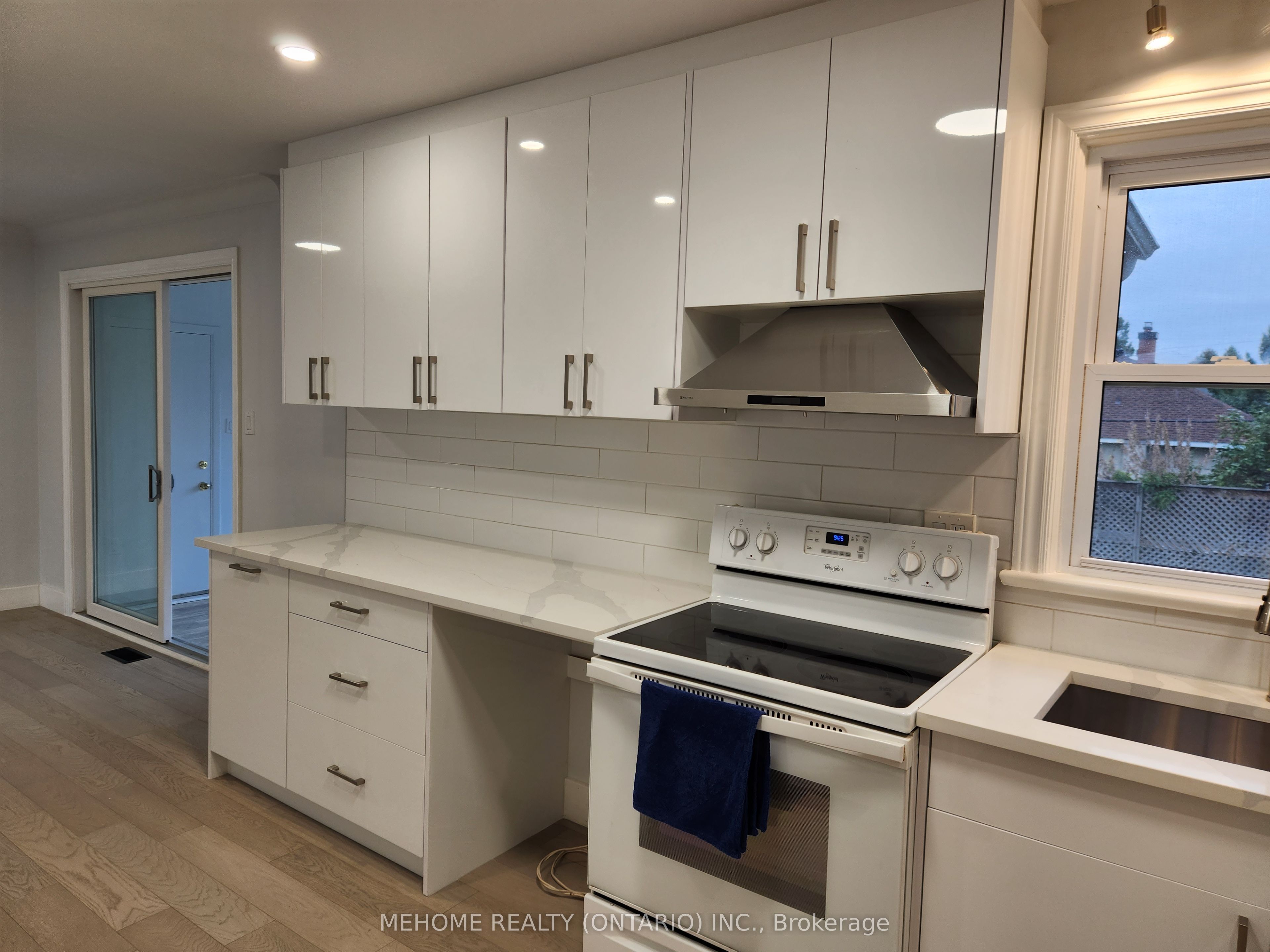 9 Epworth Avenue, MeadowlandsCrestviewandArea, ON K2G 2L4