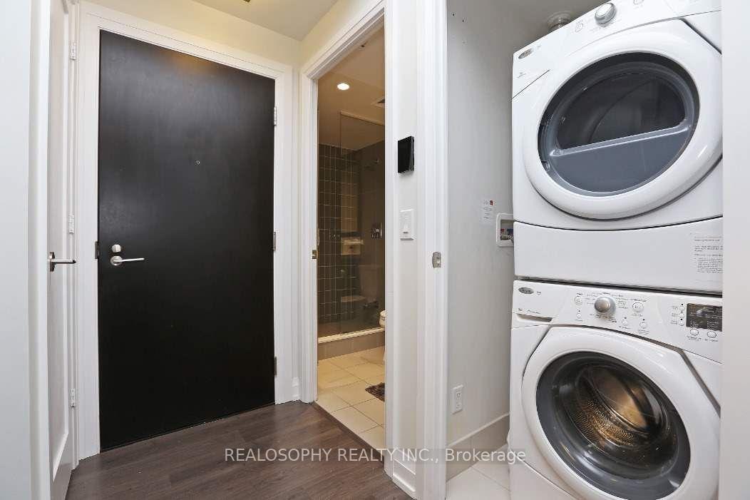 1 Bedroom Condo at 2 Anndale,  Toronto For sale