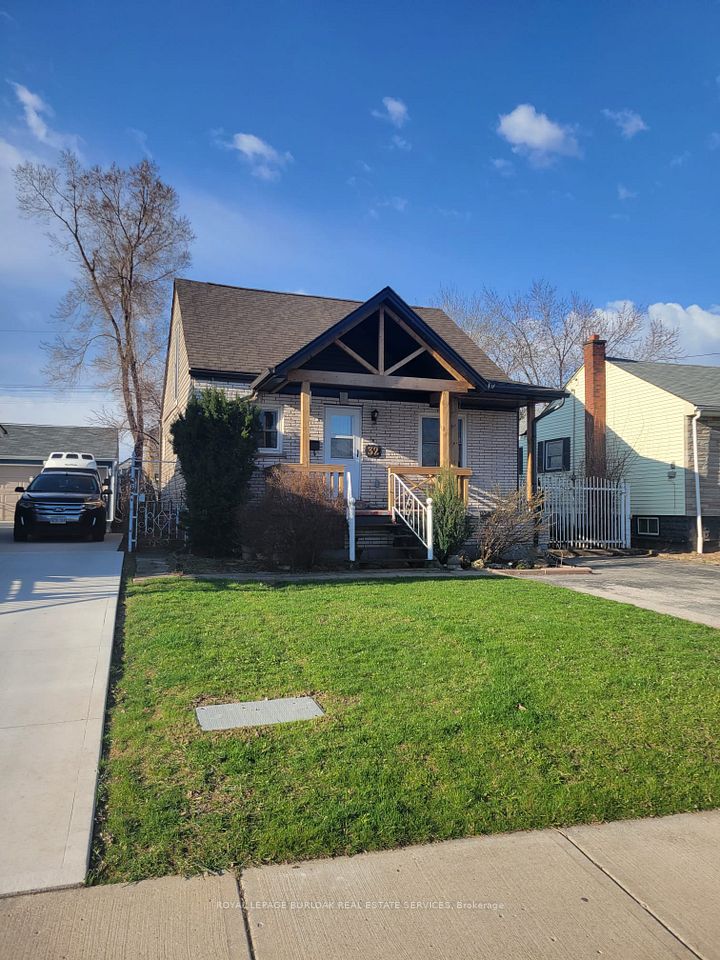 #Upper - 32 Goggin Avenue, Hamilton, ON L8H 3C1