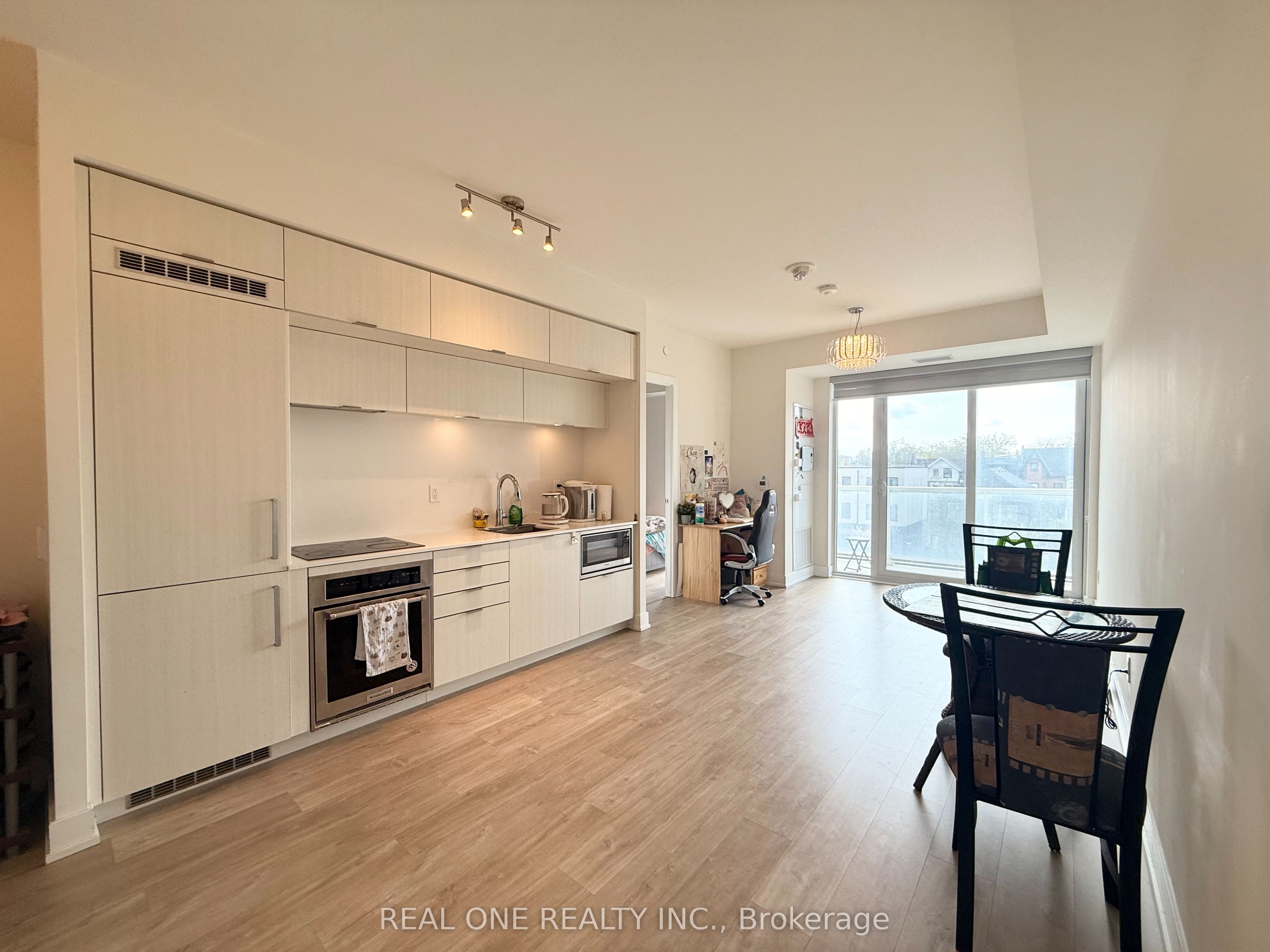 80 Vanauley Street, #303