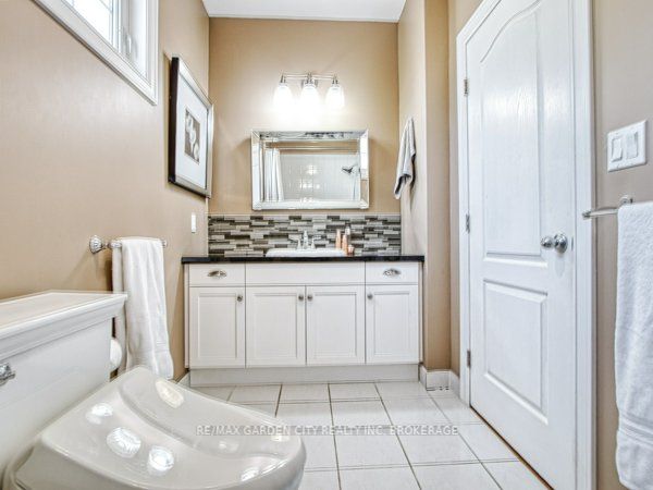 6039 Symmes Street, Niagara Falls, ON L2G 2G6