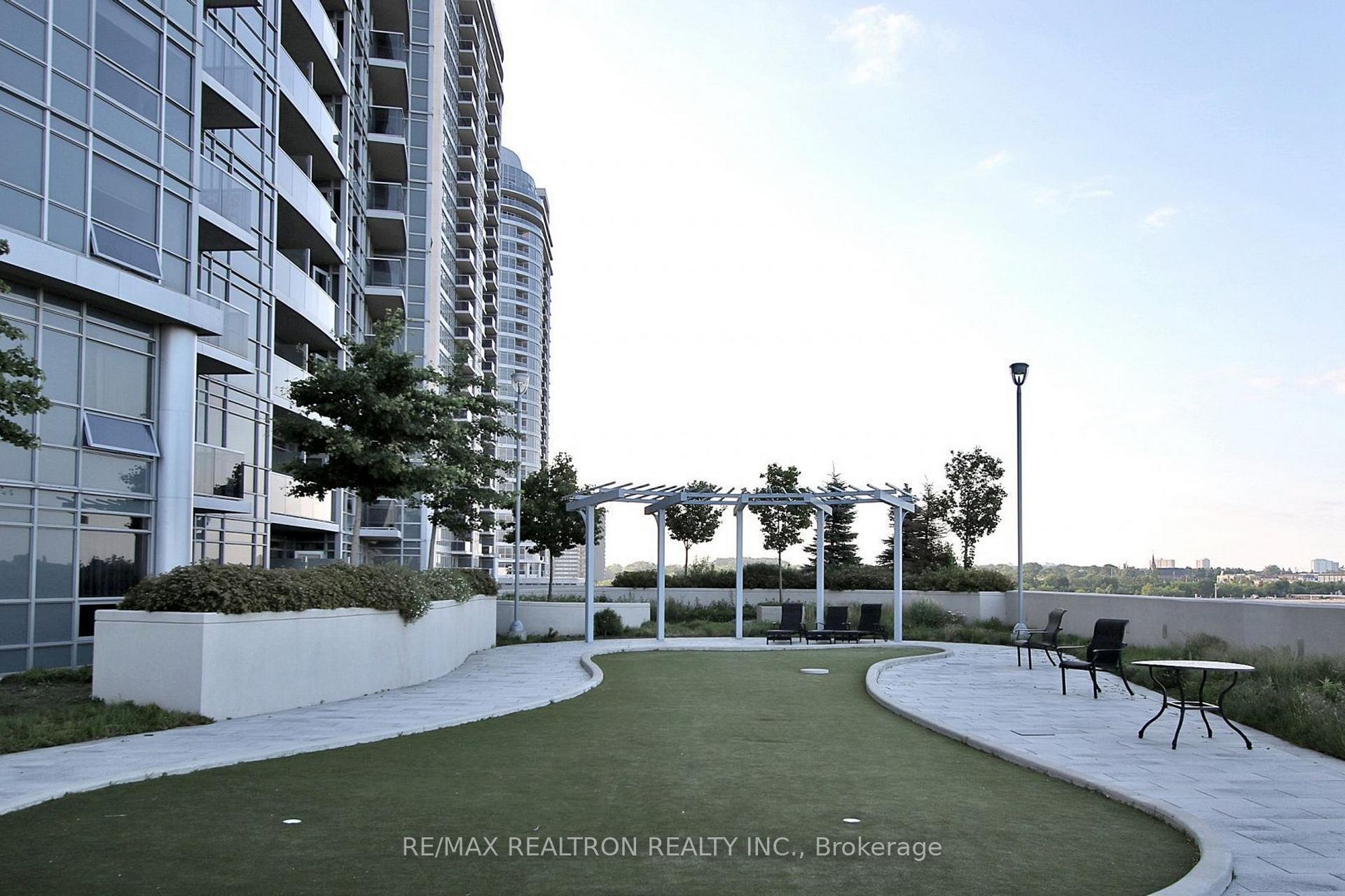 2 Bedrooms Condo at 125 Village Green, Toronto For sale
