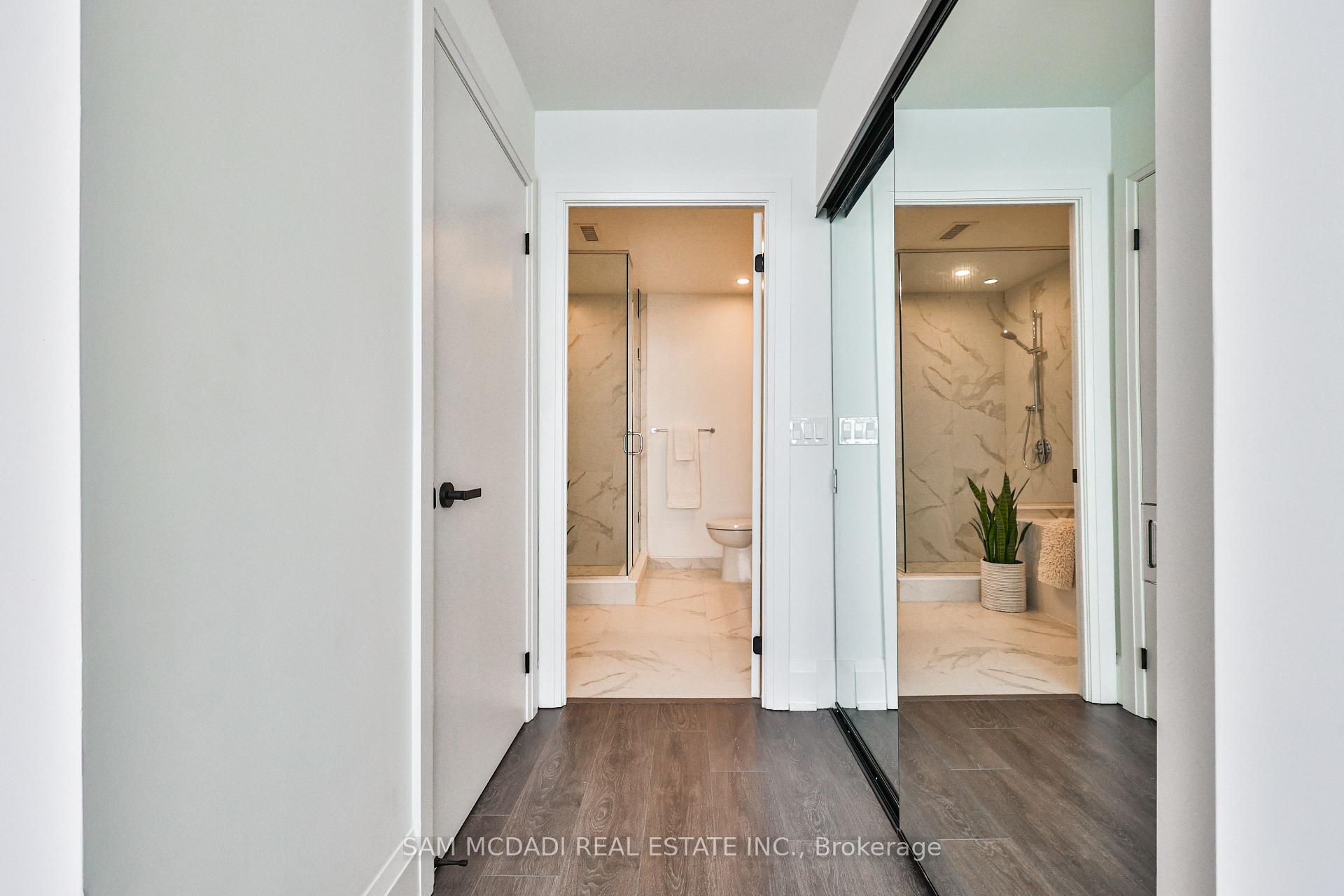 3 Bedrooms Condo at 370 Martha, Burlington For sale