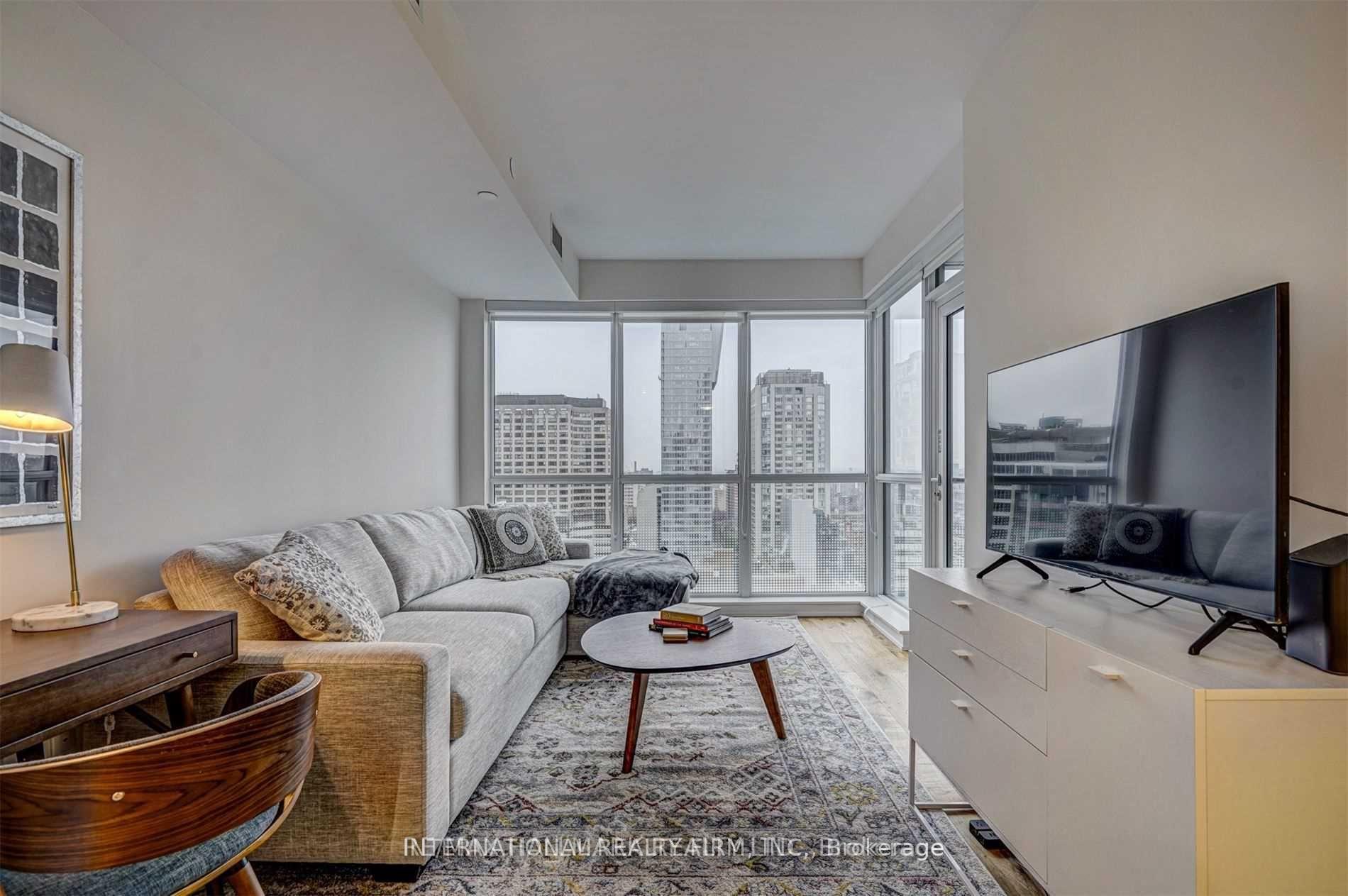 1 Bedroom Condo at 88 Cumberland,  Toronto For sale
