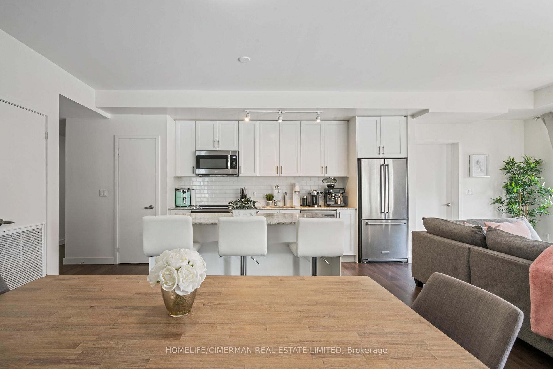 4 Bedrooms Condo at 210 Sabina, Oakville For sale