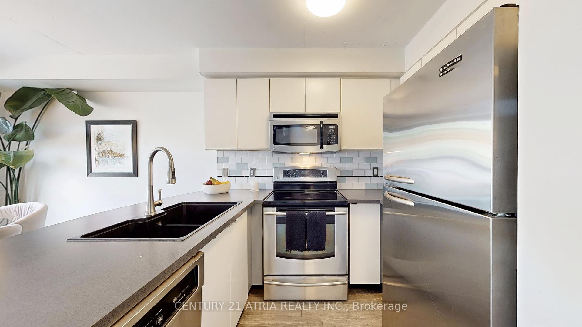 2 Bedrooms Condo at 800 King, Toronto For sale