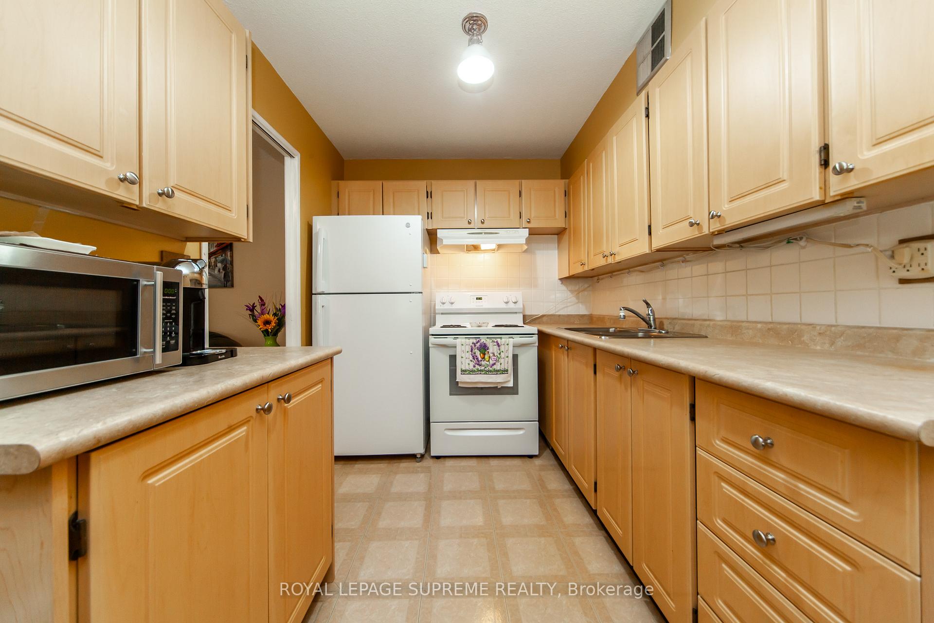 2 Bedrooms Condo at 270 Scarlett, Toronto For sale
