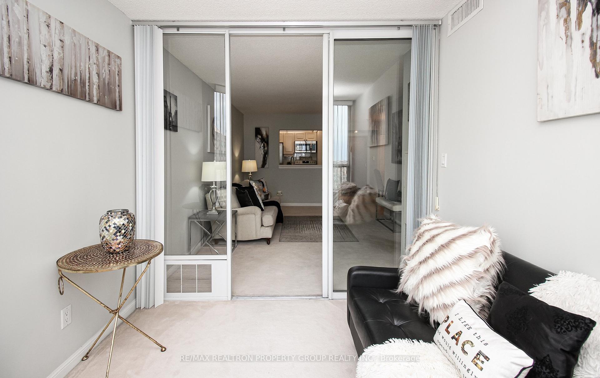 2 Bedrooms Condo at 88 Corporate, Toronto For sale