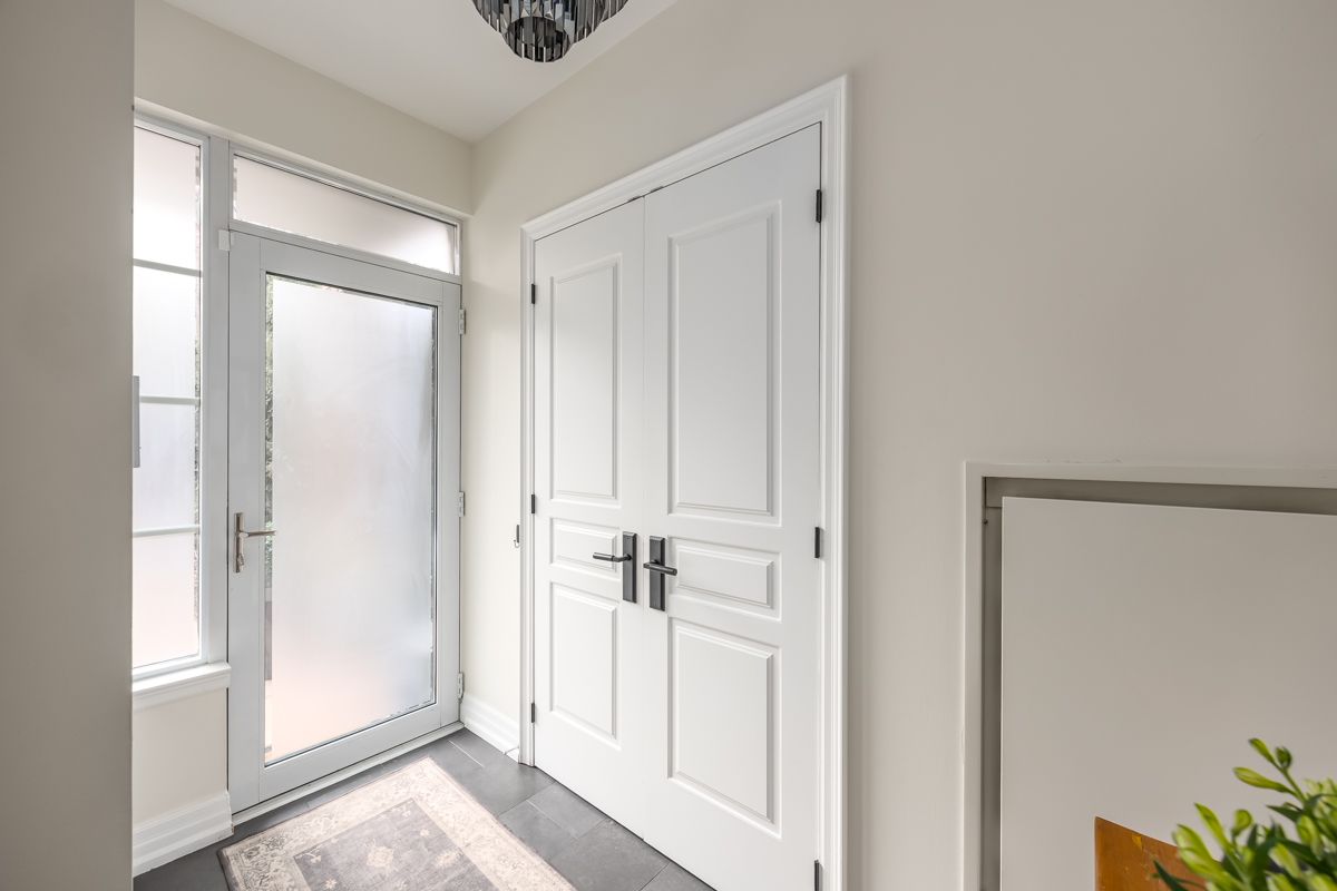 21 Burkebrook Place Th10
