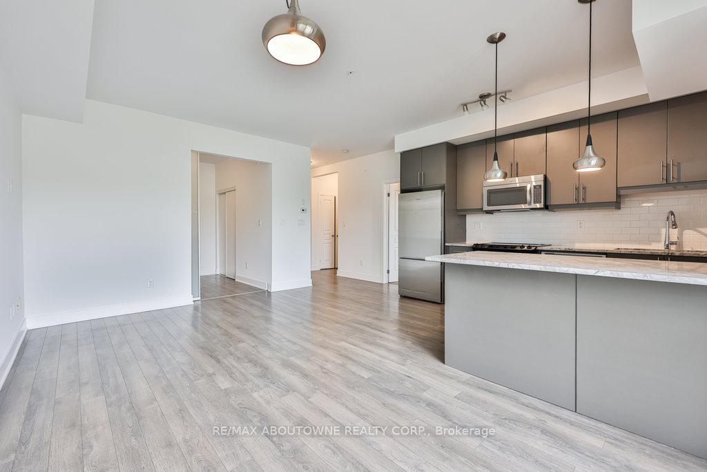 2 Bedrooms Condo at 128 Garden, Oakville For sale