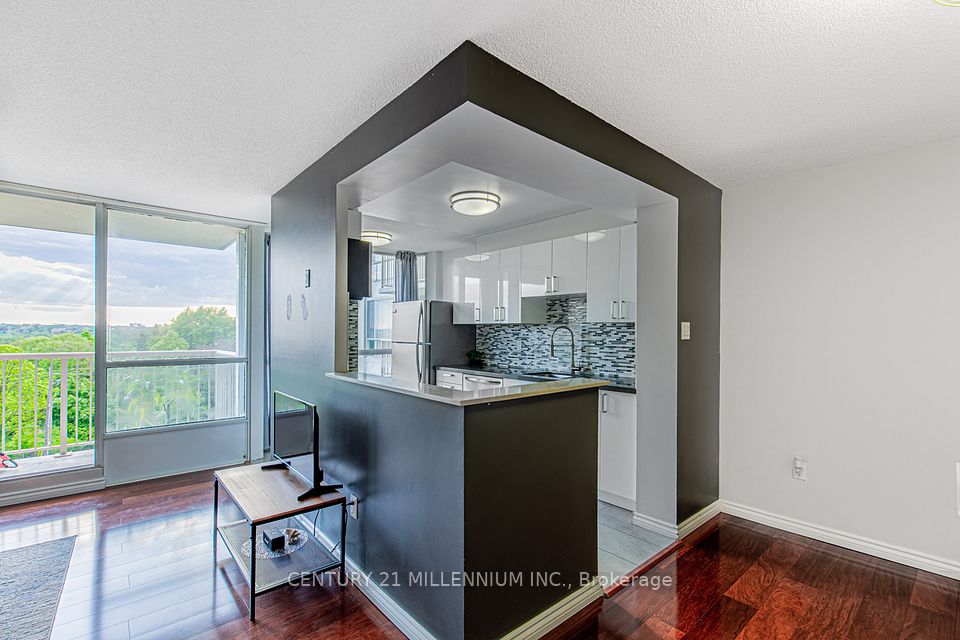 3077 Weston