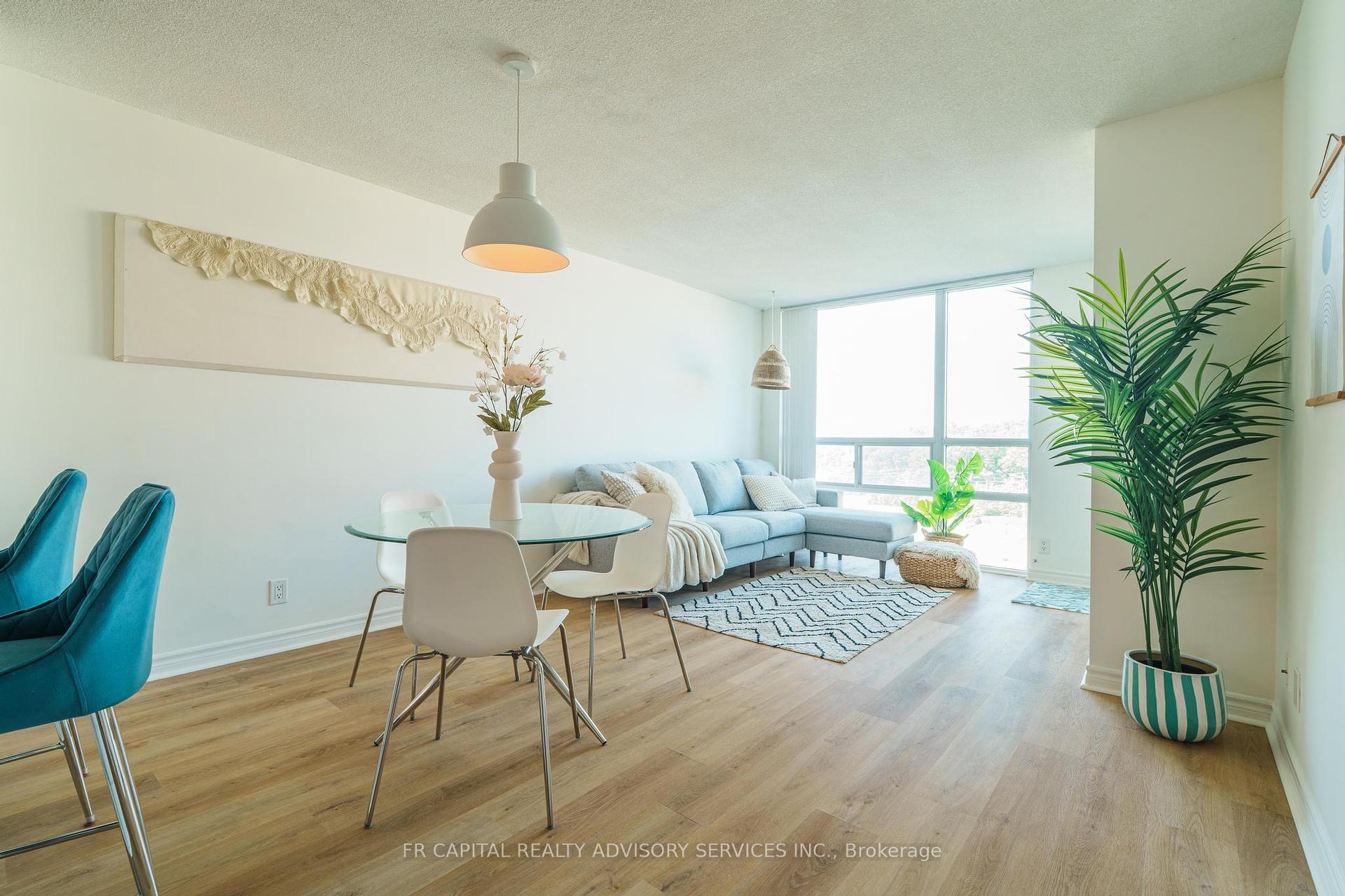 2 Bedrooms Condo at 68 Grangeway, Toronto For sale
