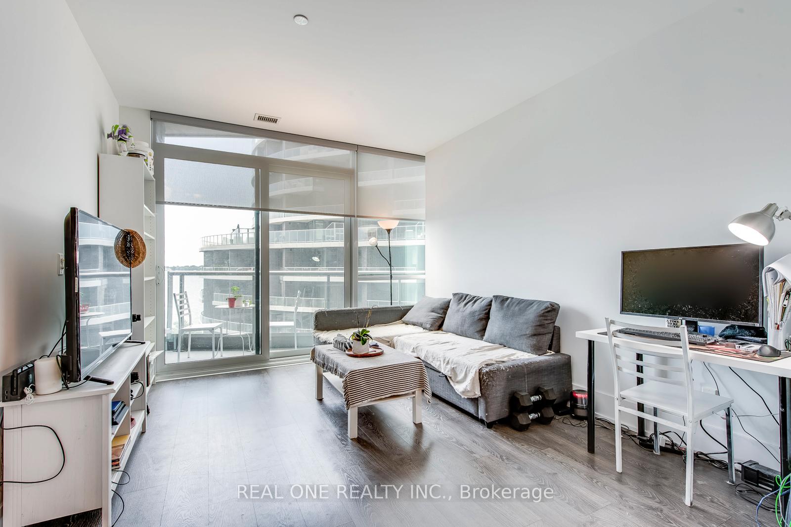 2 Bedrooms Condo at 1 Edgewater, Toronto For sale
