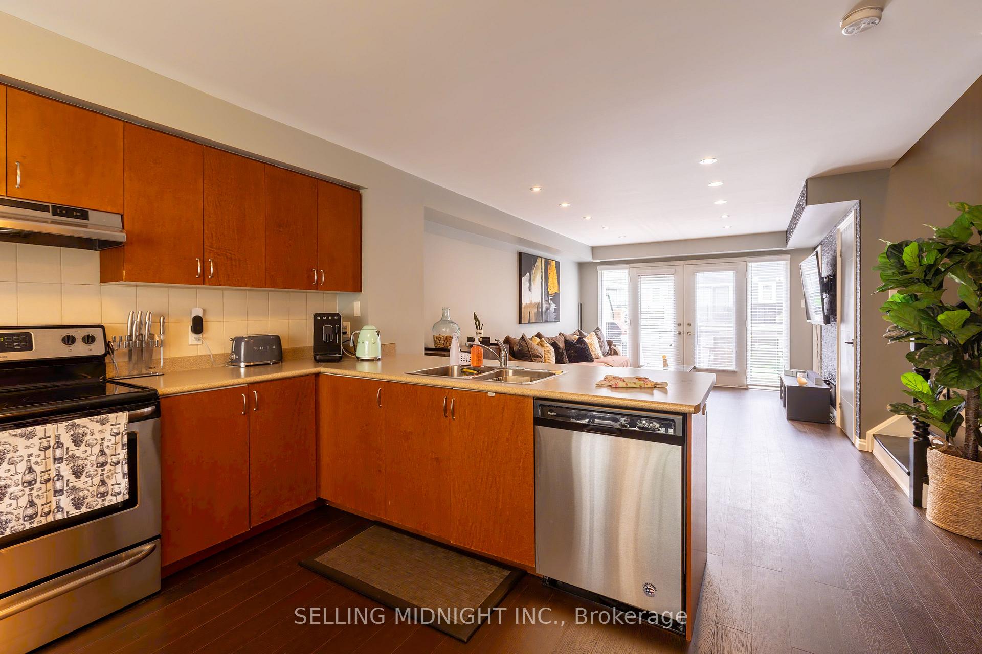 2 Bedrooms Condo at 5650 WINSTON CHURCHILL, Mississauga For sale