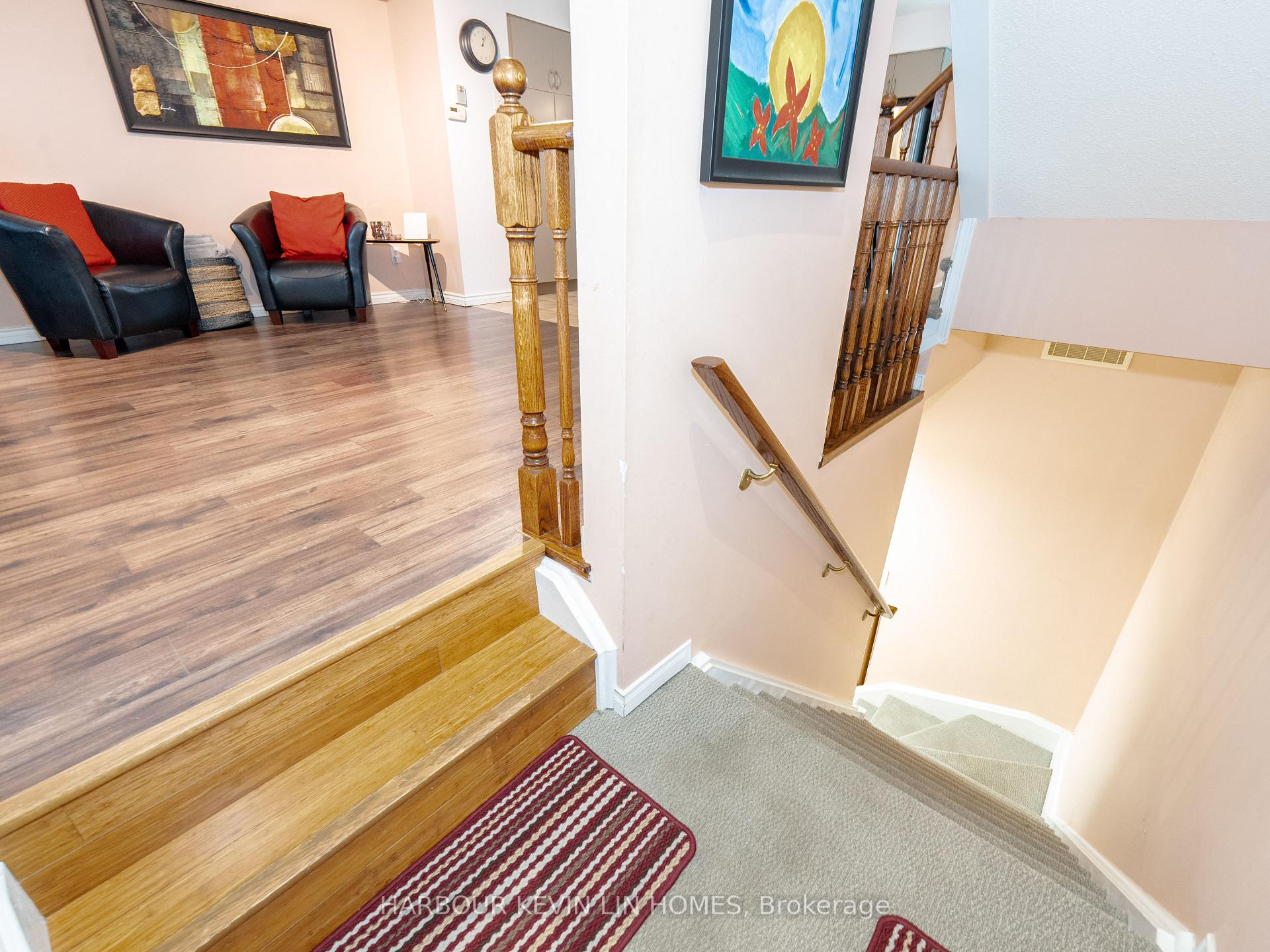 3 Bedrooms Condo at 4975 Southampton, Mississauga For sale