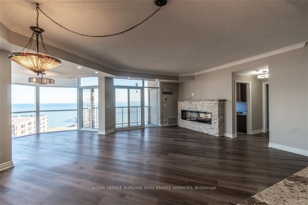 2 Bedrooms Condo at 1477 Lakeshore,  Burlington For sale