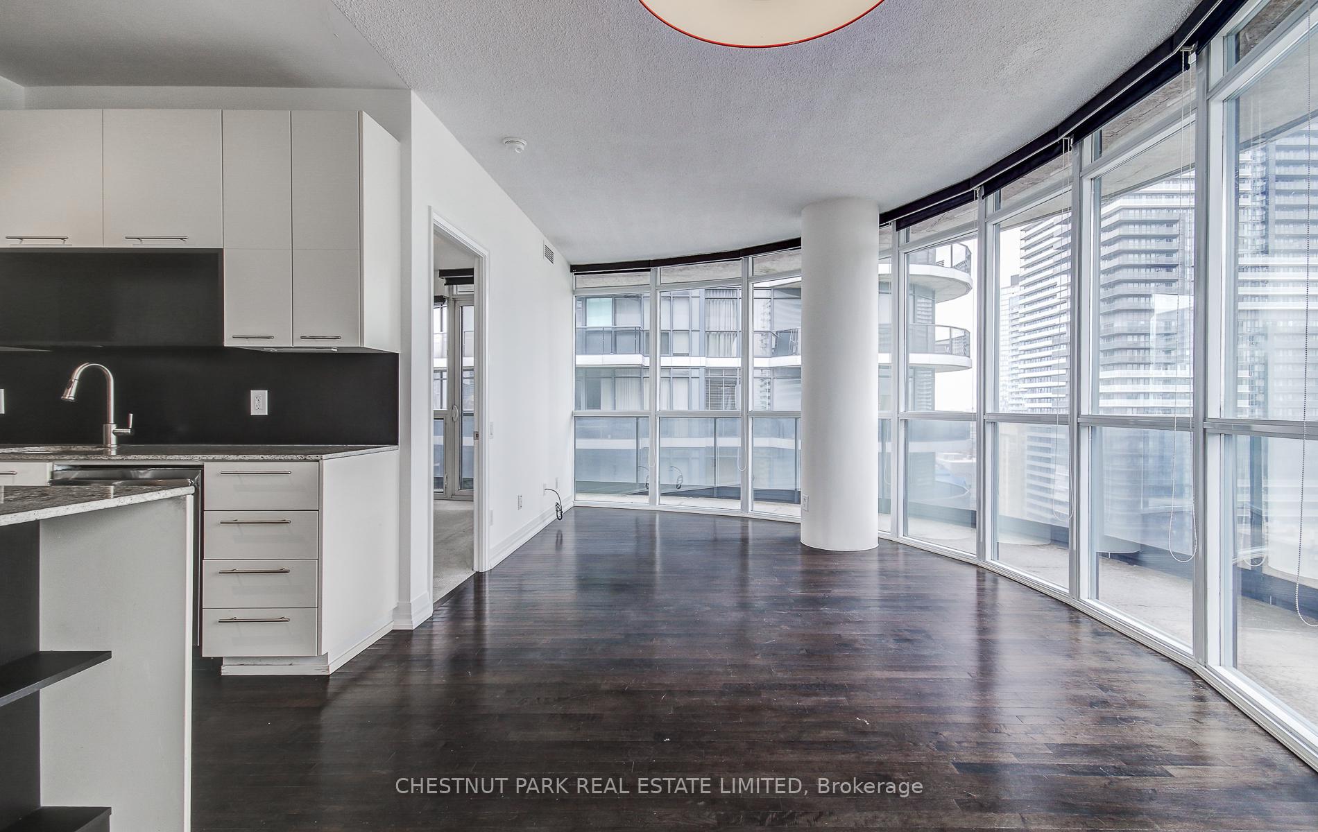 2 Bedrooms Condo at 25 Carlton, Toronto For sale