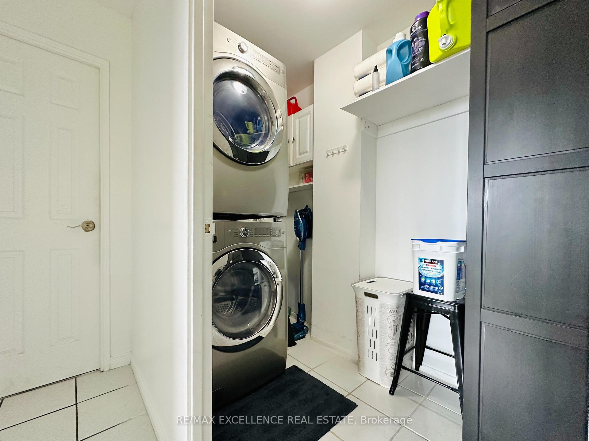 2 Bedrooms Condo at 3533 Derry,  Mississauga For sale
