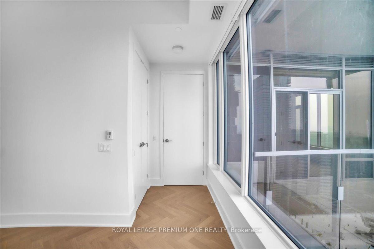 2 Bedrooms Condo at 11 Yorkville, Toronto For sale