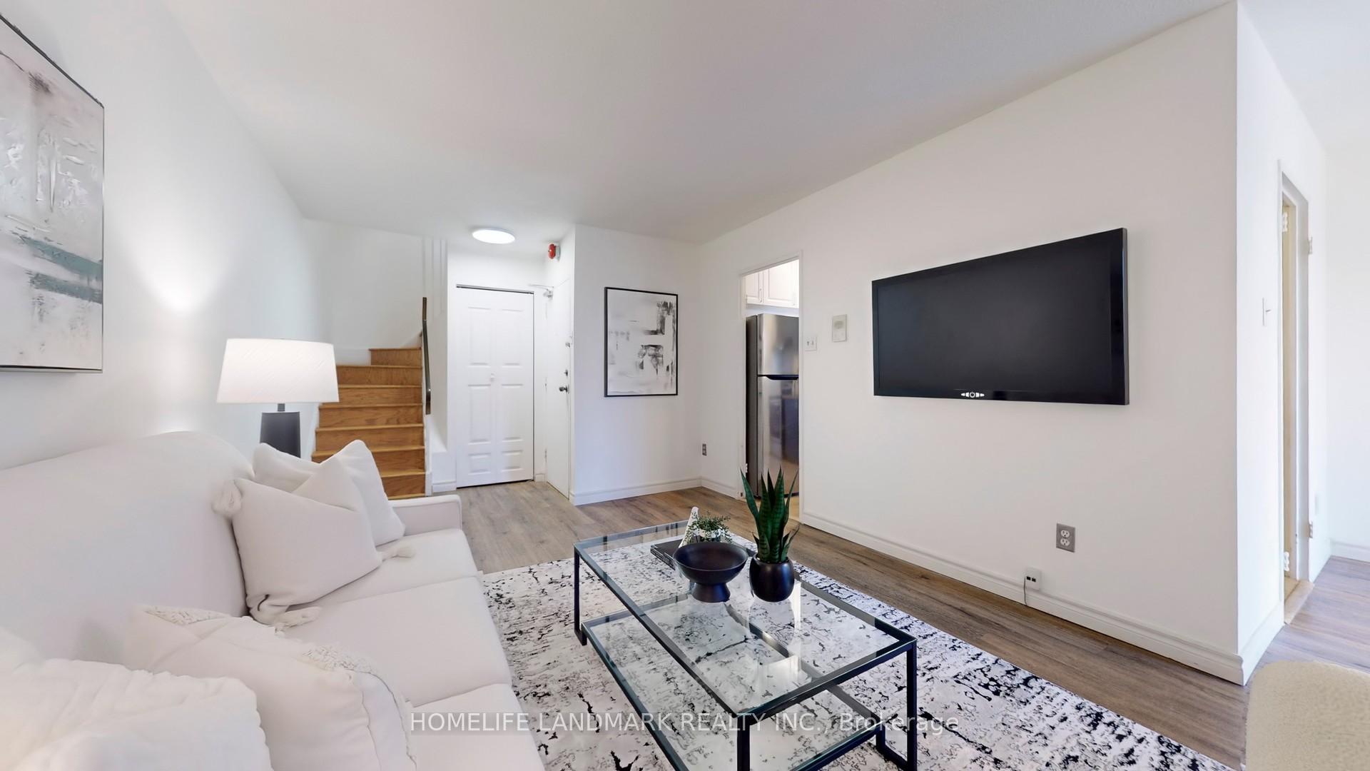 3 Bedrooms Condo at 1395 Williamsport, Mississauga For sale