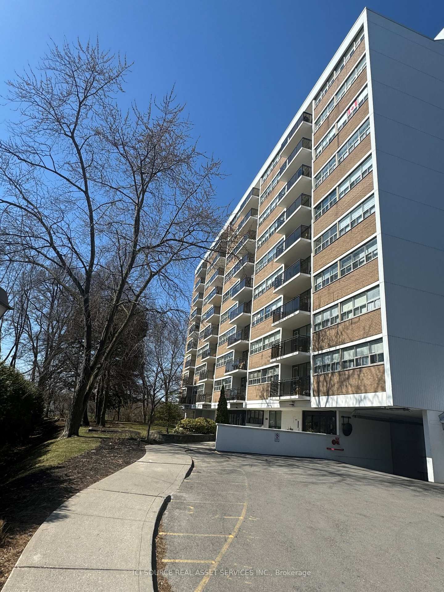 2 Bedrooms Condo at 212 Kerr,  Oakville For sale