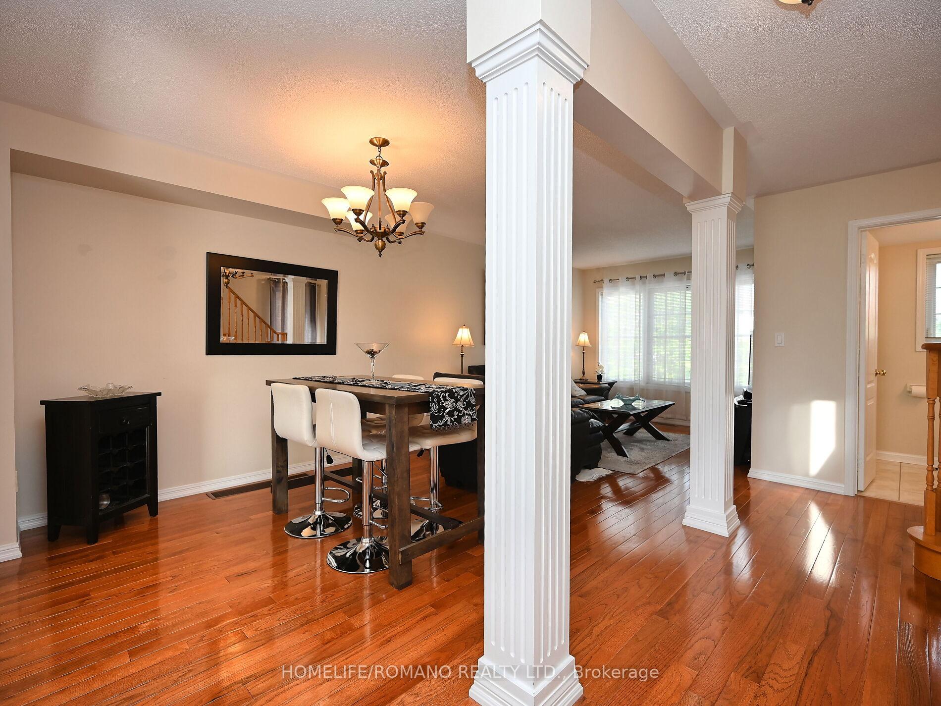 4 Bedrooms Condo at 3030 Breakwater, Mississauga For sale
