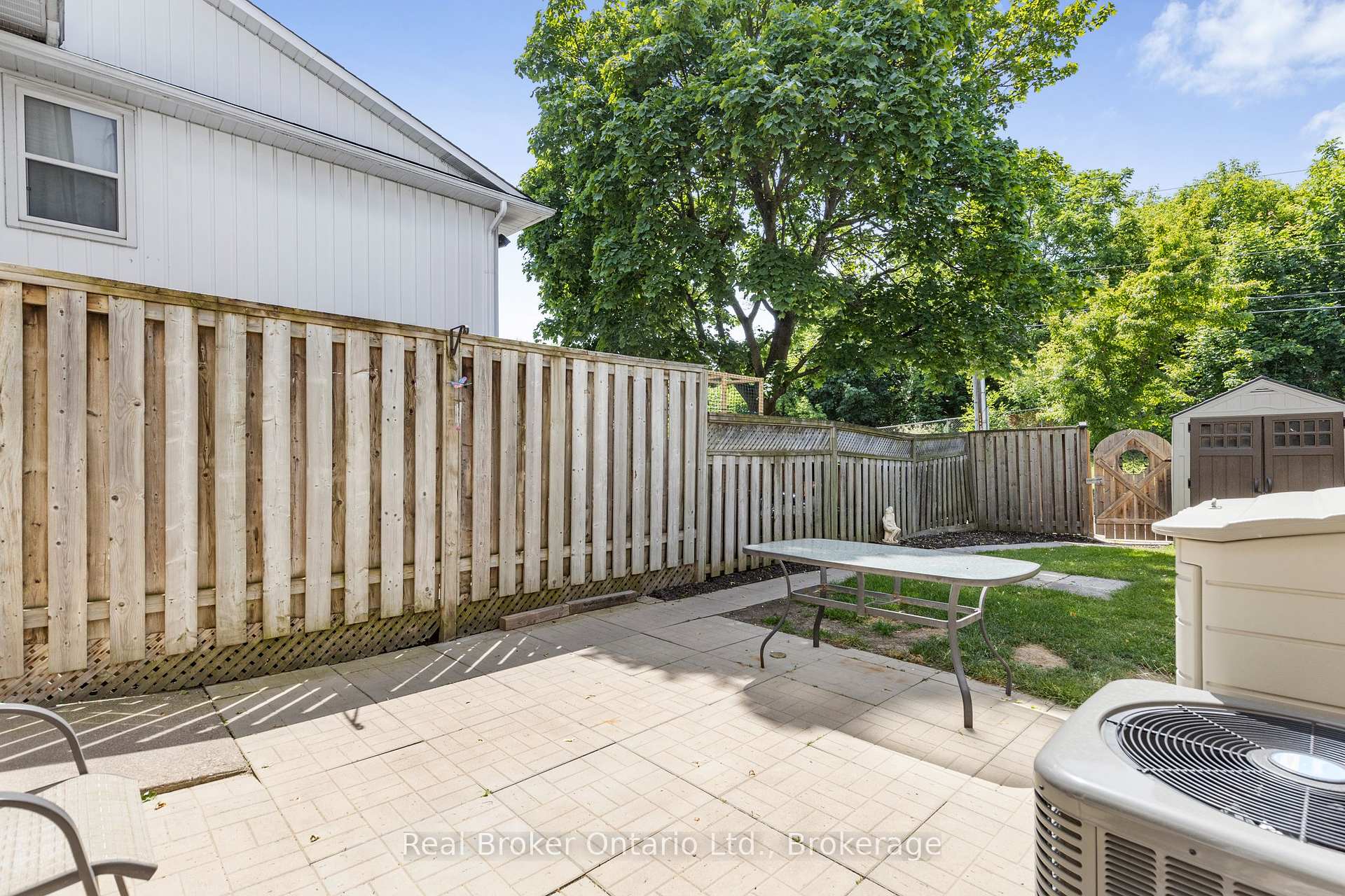 3 Bedrooms Condo at 2111 Meadowbrook, Burlington For sale