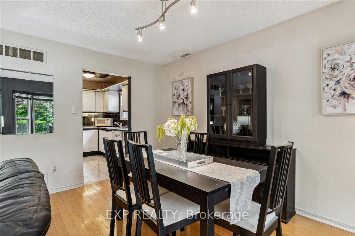 3 Bedrooms Condo at 62 Tamarack, Toronto For sale