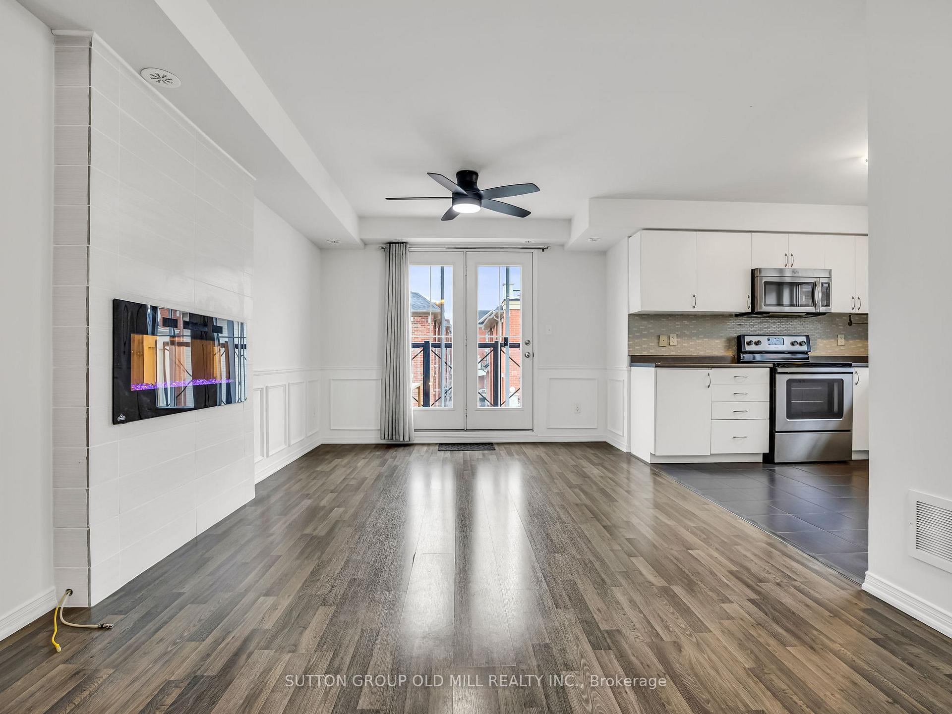 2 Bedrooms Condo at 43 Hays, Oakville For sale